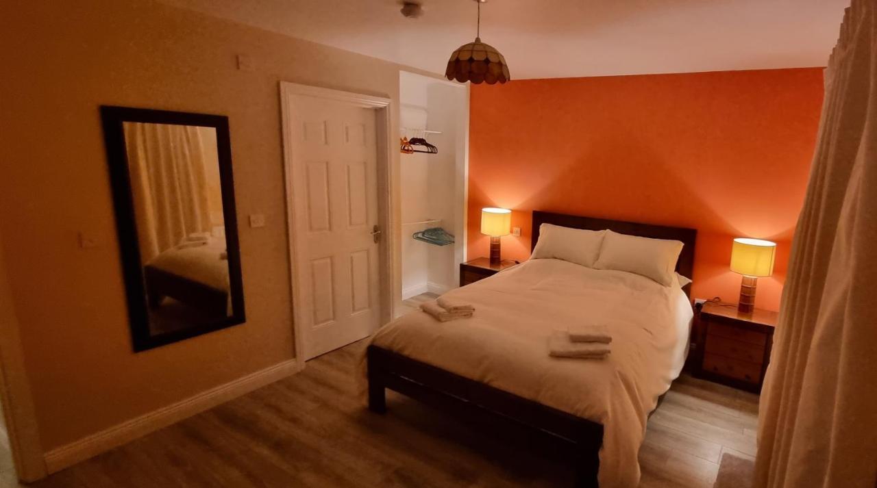 Spacious Curragh 2-Bed Apartment With Own Entrance Brownstown Экстерьер фото