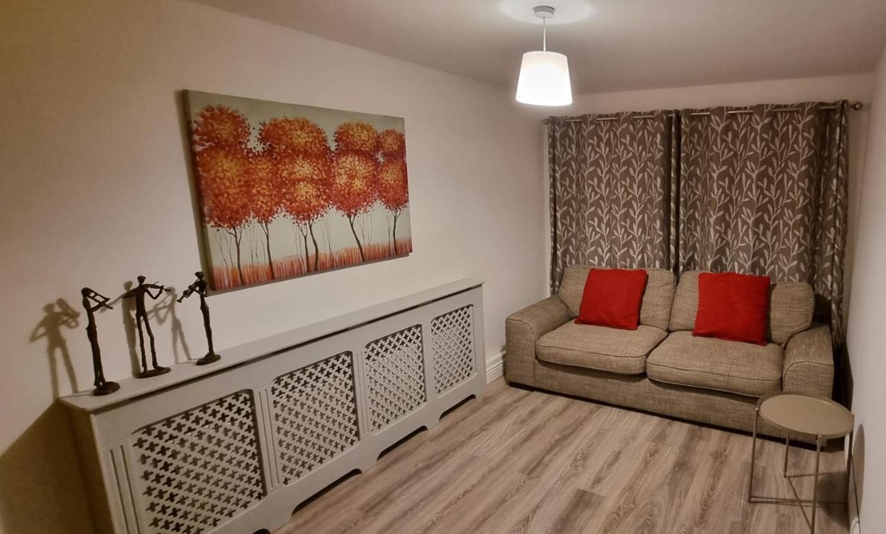 Spacious Curragh 2-Bed Apartment With Own Entrance Brownstown Экстерьер фото