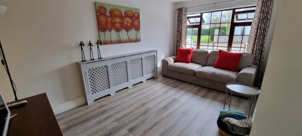 Spacious Curragh 2-Bed Apartment With Own Entrance Brownstown Экстерьер фото