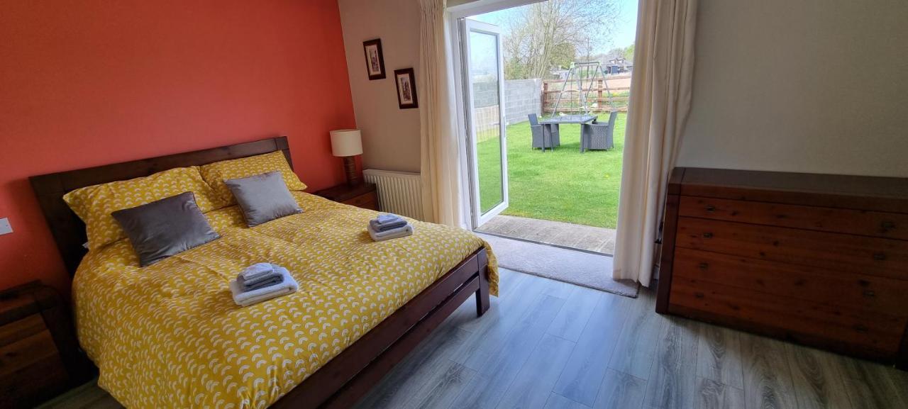 Spacious Curragh 2-Bed Apartment With Own Entrance Brownstown Экстерьер фото