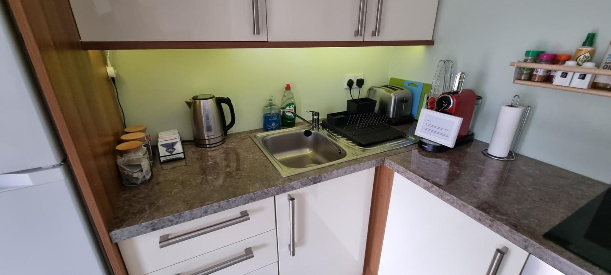 Spacious Curragh 2-Bed Apartment With Own Entrance Brownstown Экстерьер фото