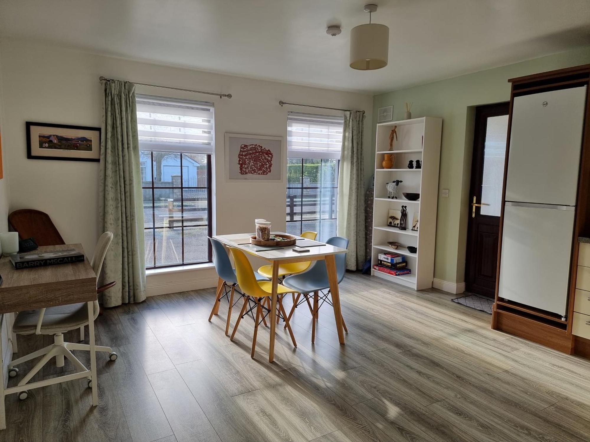 Spacious Curragh 2-Bed Apartment With Own Entrance Brownstown Экстерьер фото